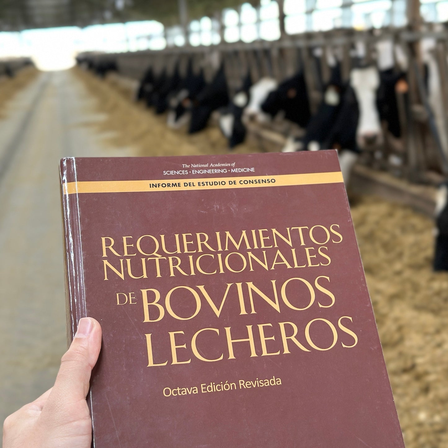 Libro Requerimientos Nutricionales de Bovinos Lecheros - 8ª Edición Revisada